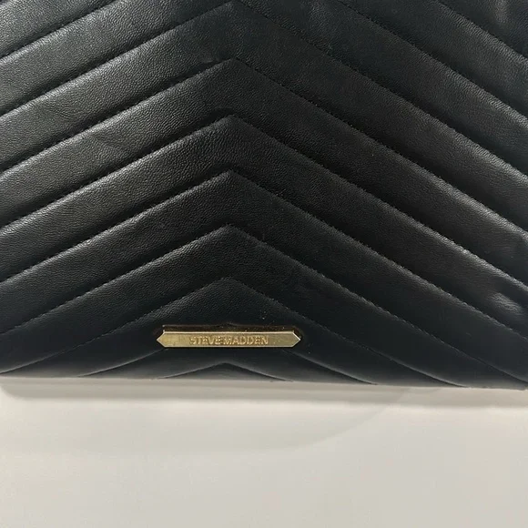 ⭐️SOLD⭐️
Steve Madden Black and Gold Crossbody - Picture 7 of 14